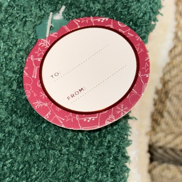 NWT Rae Dunn Cozy Crew Christmas Socks - Green, Red, White 4 pair WMN SS 9-11 - Picture 9 of 13